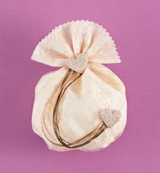 Πουγκί Εκρού Στρογγυλό με Διακοσμητικές Καρδούλες για Μπομπονιέρα Γάμου