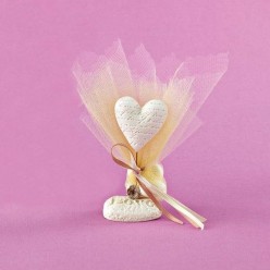Επιτραπέζιο Διακοσμητικό με Καρδιά και Πλεκτό Λουλουδάκι για Μπομπονιέρα Γάμου